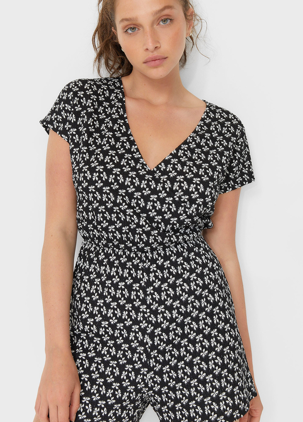 Комбінезон Stradivarius комбінезон-шорти метелики чорно-білий кежуал поліестер