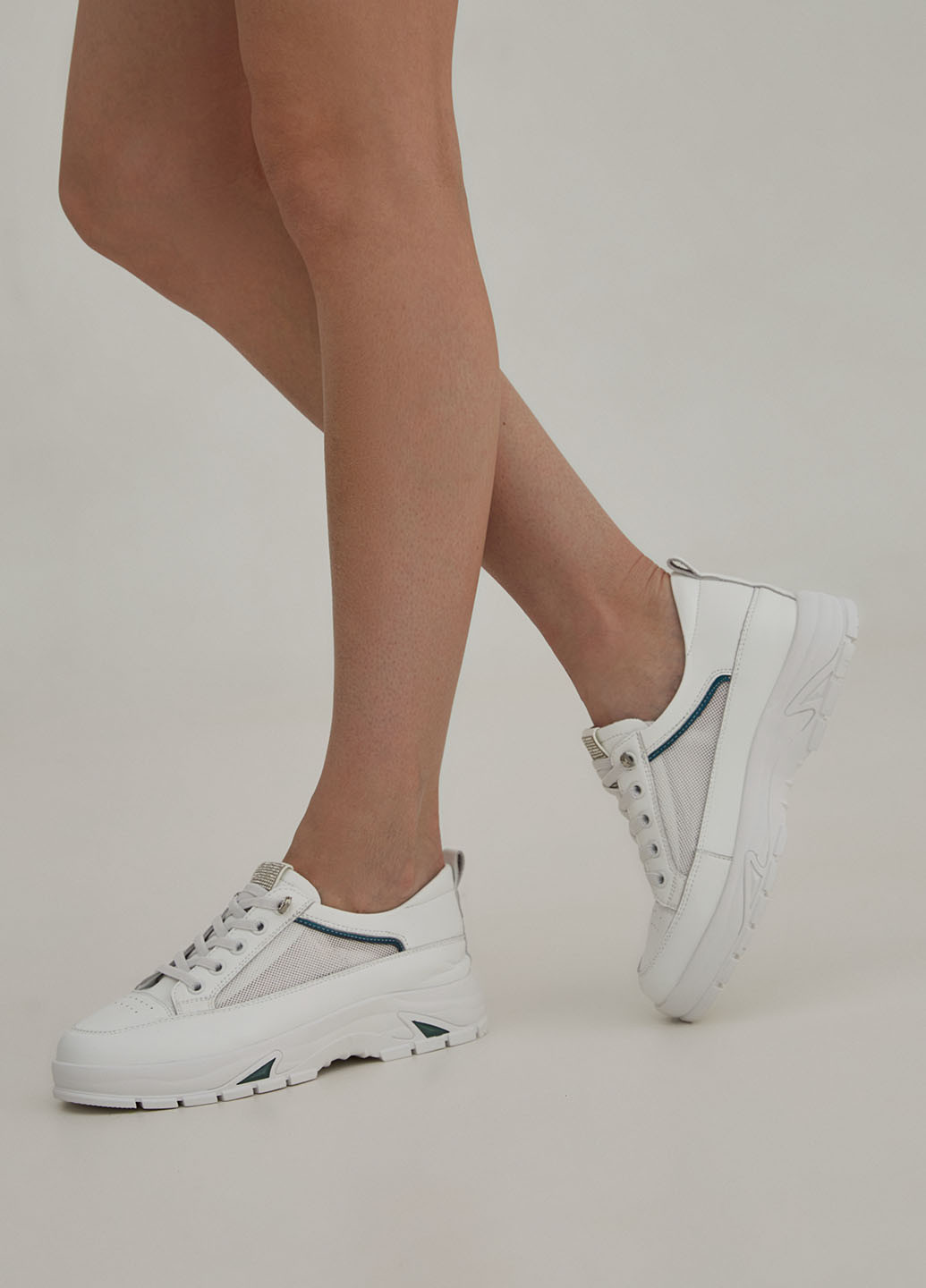 Белые демисезонные кроссовки Iva