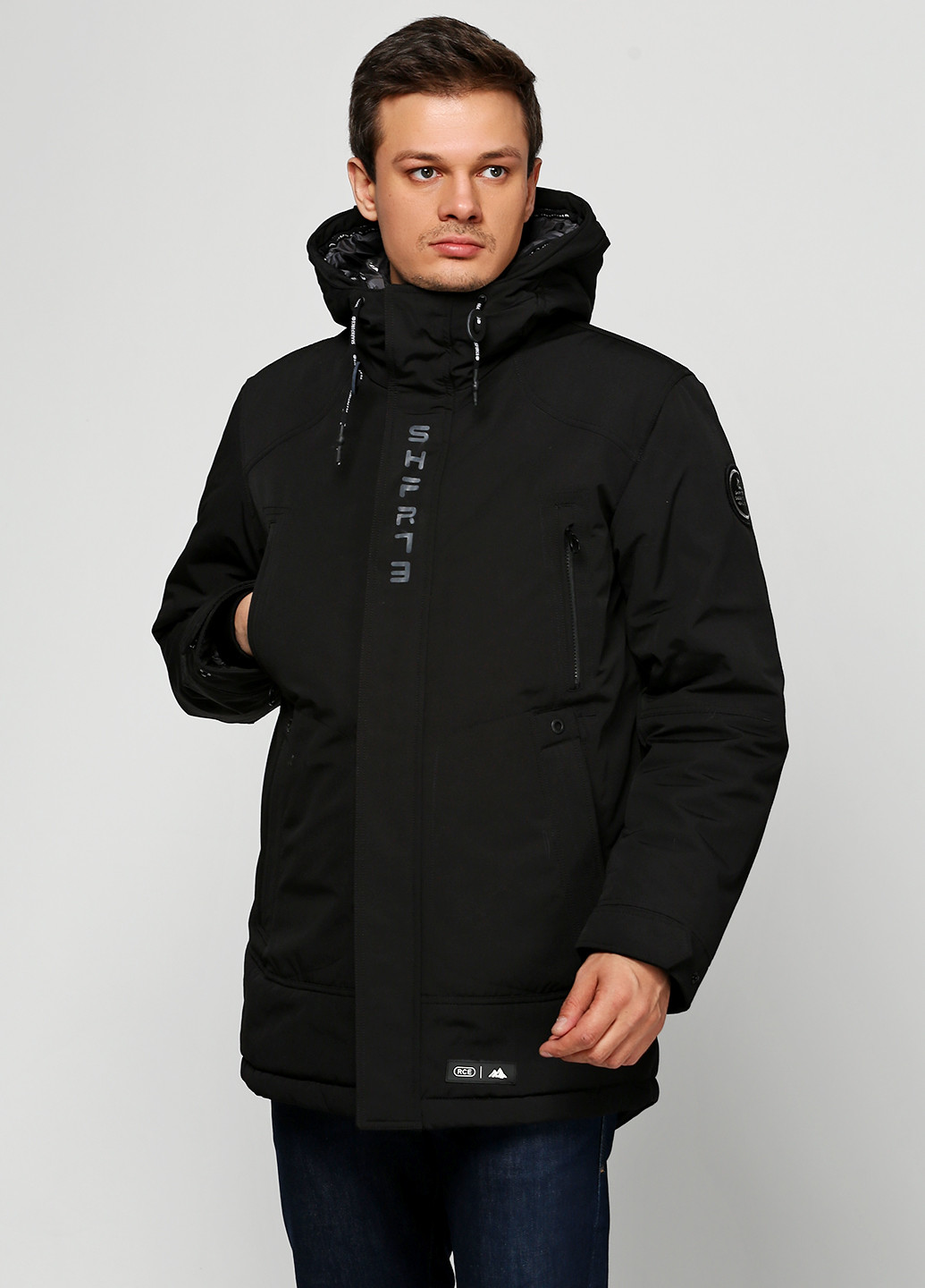 Черная зимняя куртка SparkForce