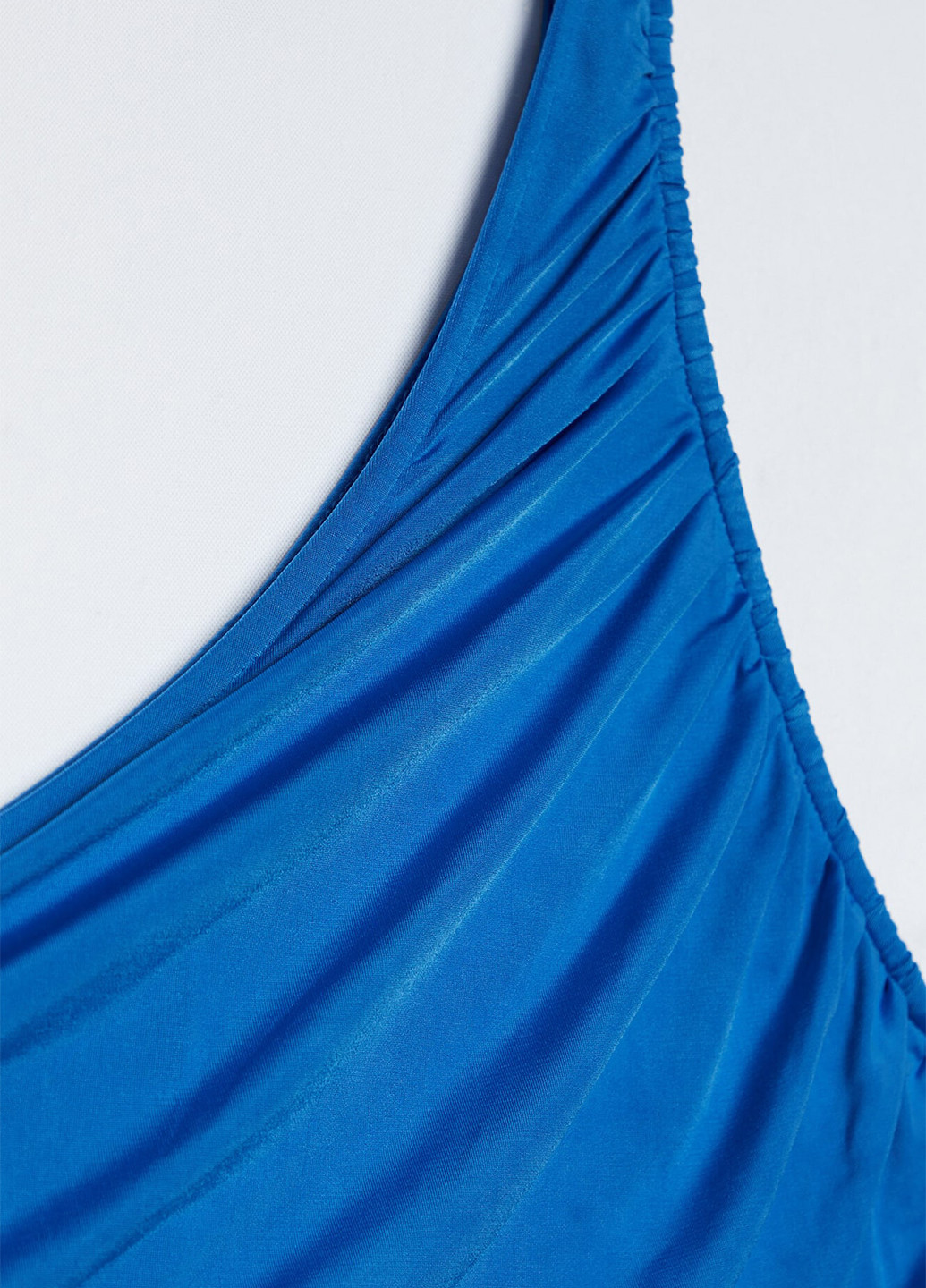 Синее коктейльное платье на одно плечо Stradivarius однотонное