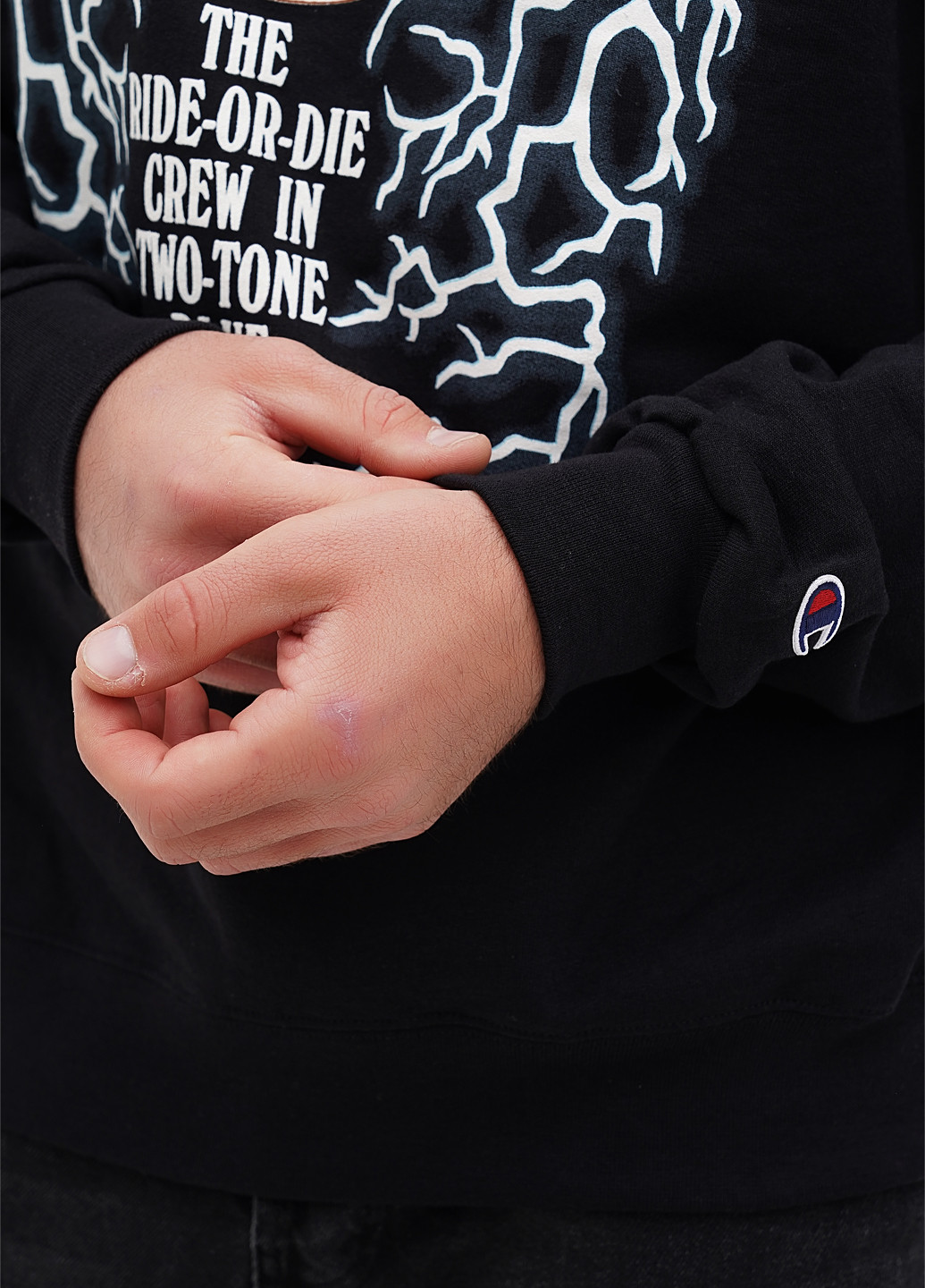 Черный свитшот Champion рисунок нашивки (305788333)