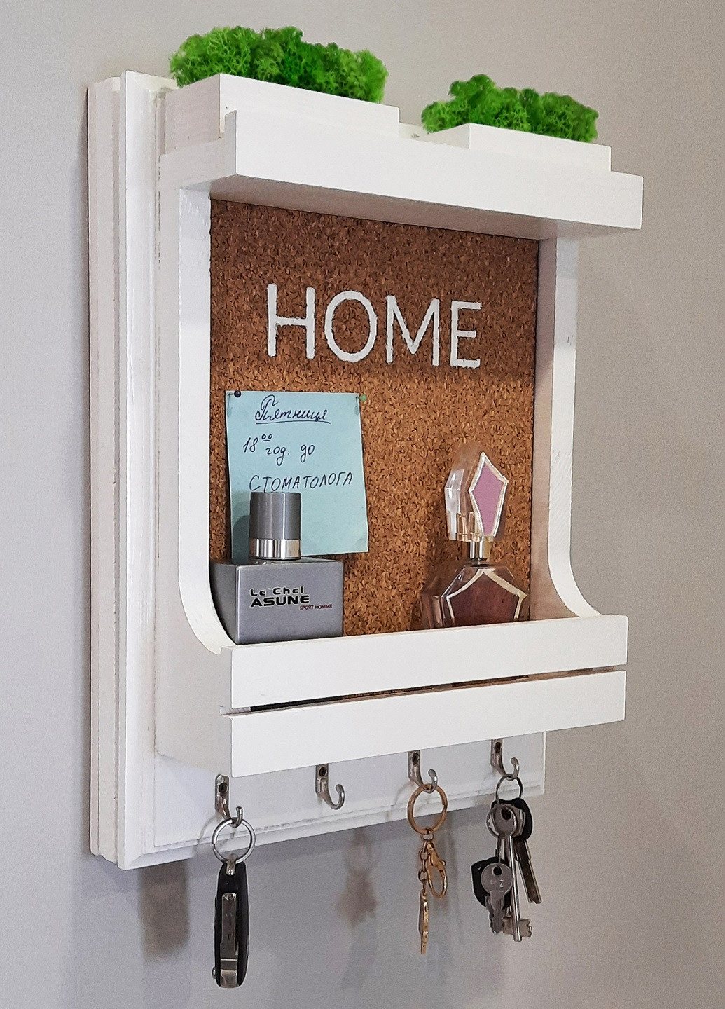 Настінна дерев'яна ключниця органайзер ручної роботи з дверцятами та полицею стабілізований мох 45х30х12 см (880451-Т) Francesco Marconi (249977021)