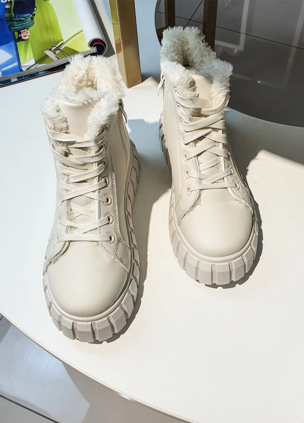 Зимние женские зимние ботинки белые на платформе и шнуровке Fashion из искусственной кожи