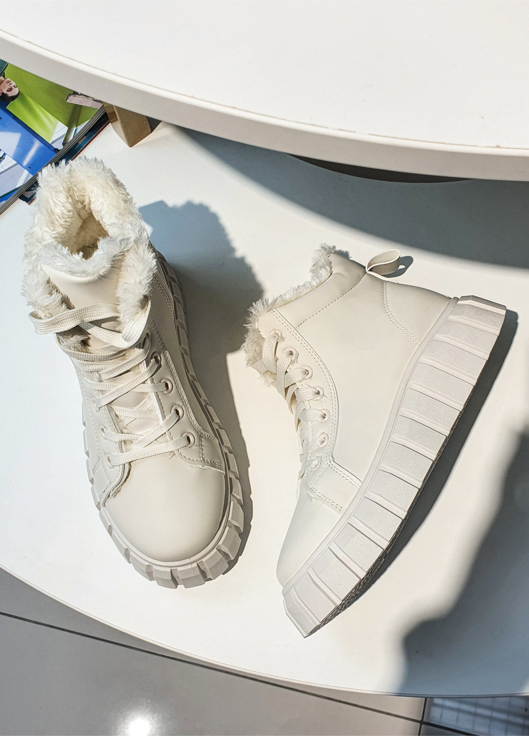 Зимние женские зимние ботинки белые на платформе и шнуровке Fashion из искусственной кожи