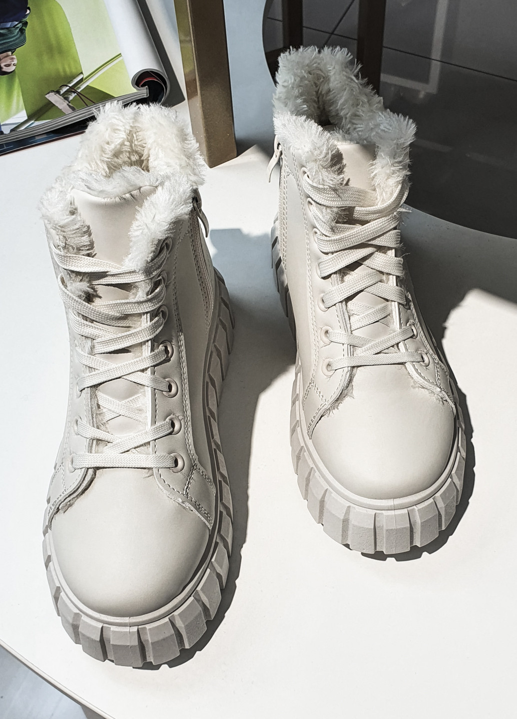Зимние женские зимние ботинки белые на платформе и шнуровке Fashion из искусственной кожи