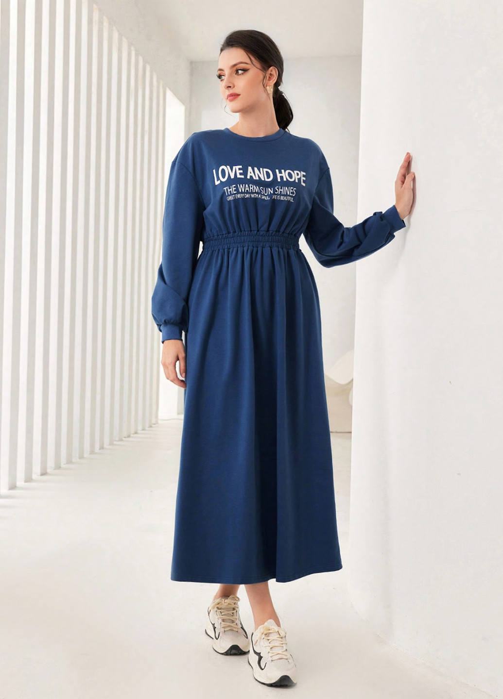 Синее кэжуал платье платье-свитшот SHEIN с надписью