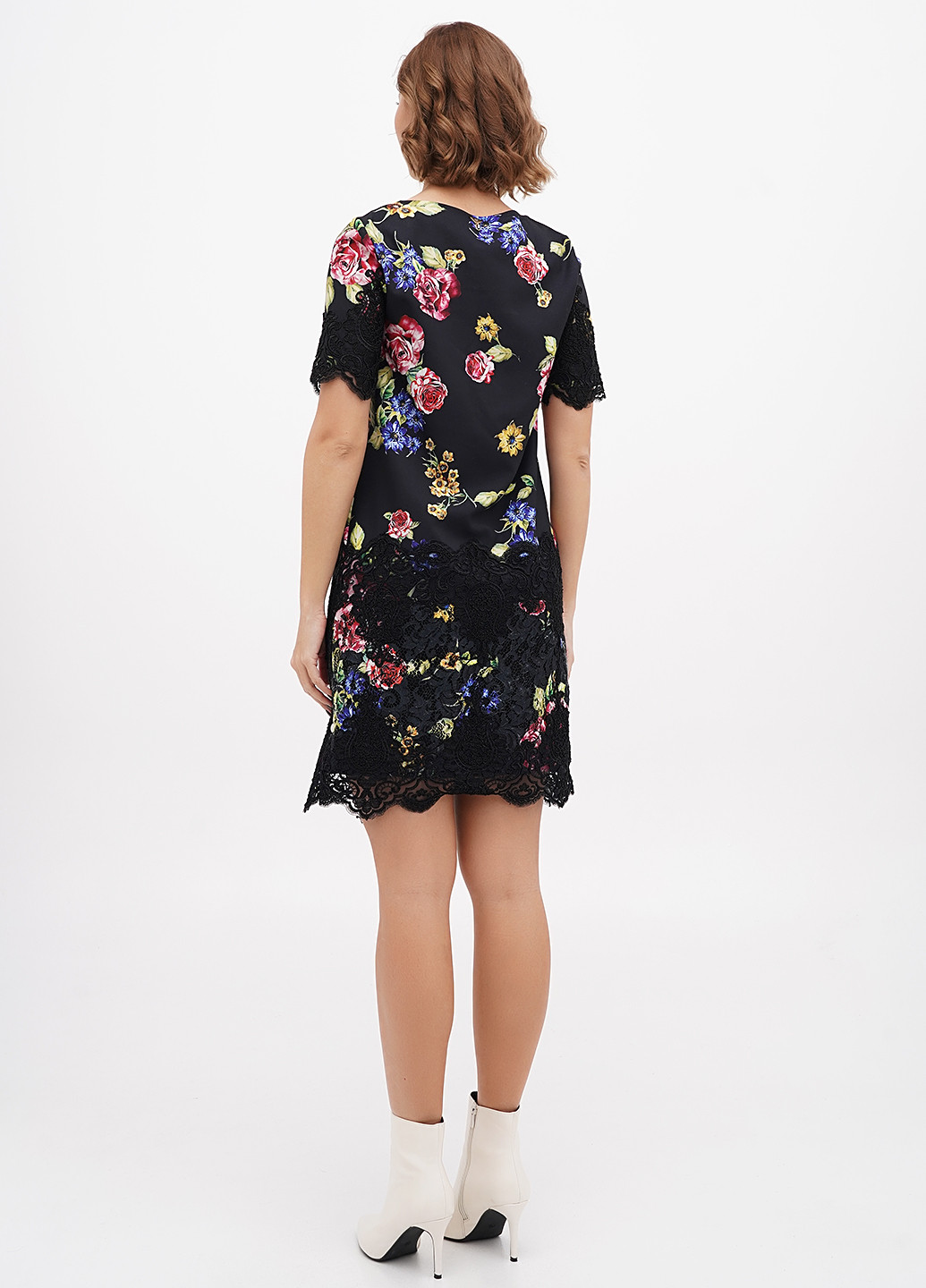 Черное кэжуал платье а-силуэт Sassofono с цветочным принтом