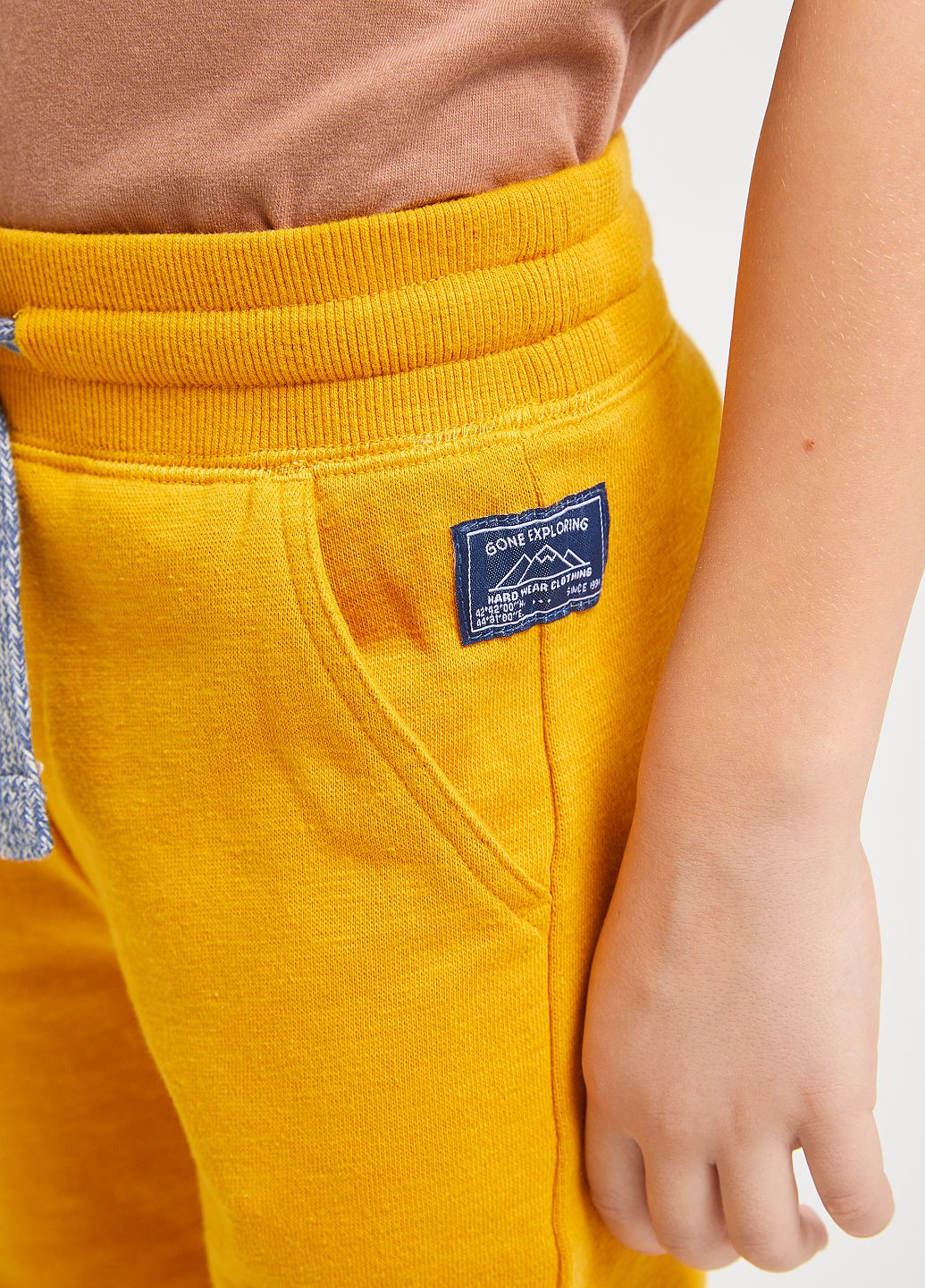 Желтые кэжуал демисезонные брюки джоггеры SELA