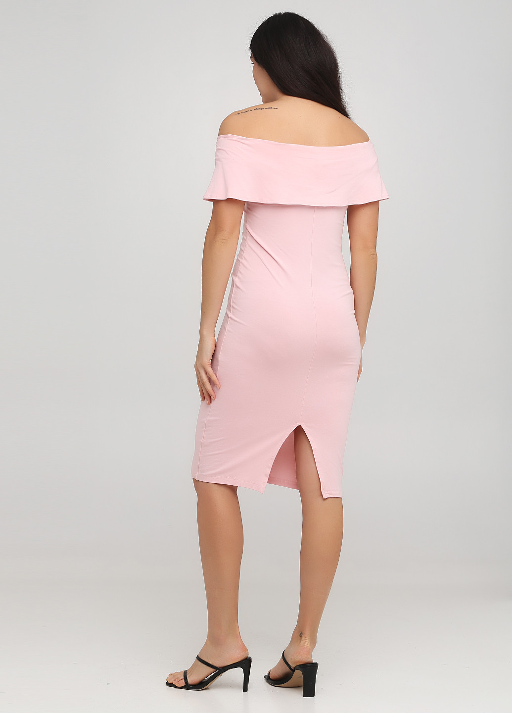 Светло-розовое кэжуал платье с открытыми плечами Asos однотонное