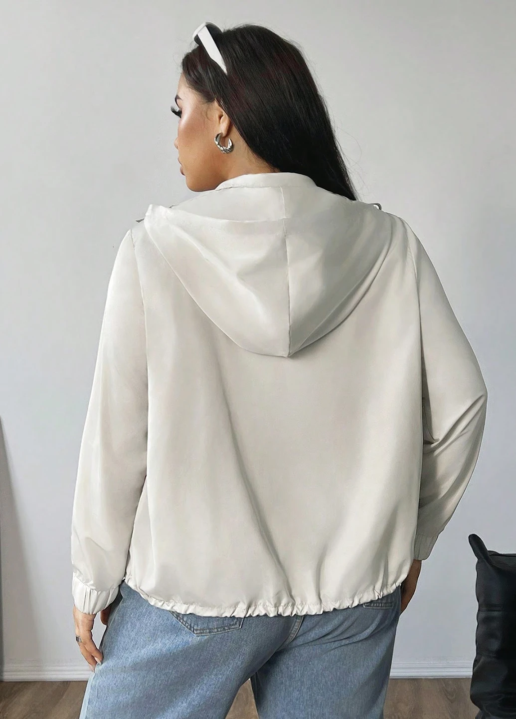 Молочная демисезонная куртка SHEIN