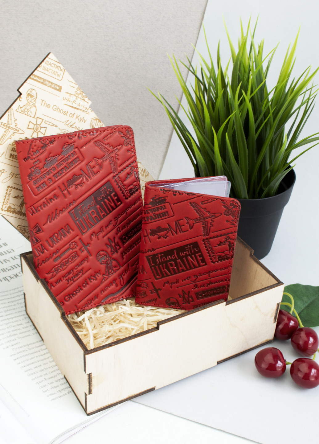 Подарочный женский набор №60 "Ukraine" (красный) в коробке: обложка на паспорт + права HandyCover (253582511)