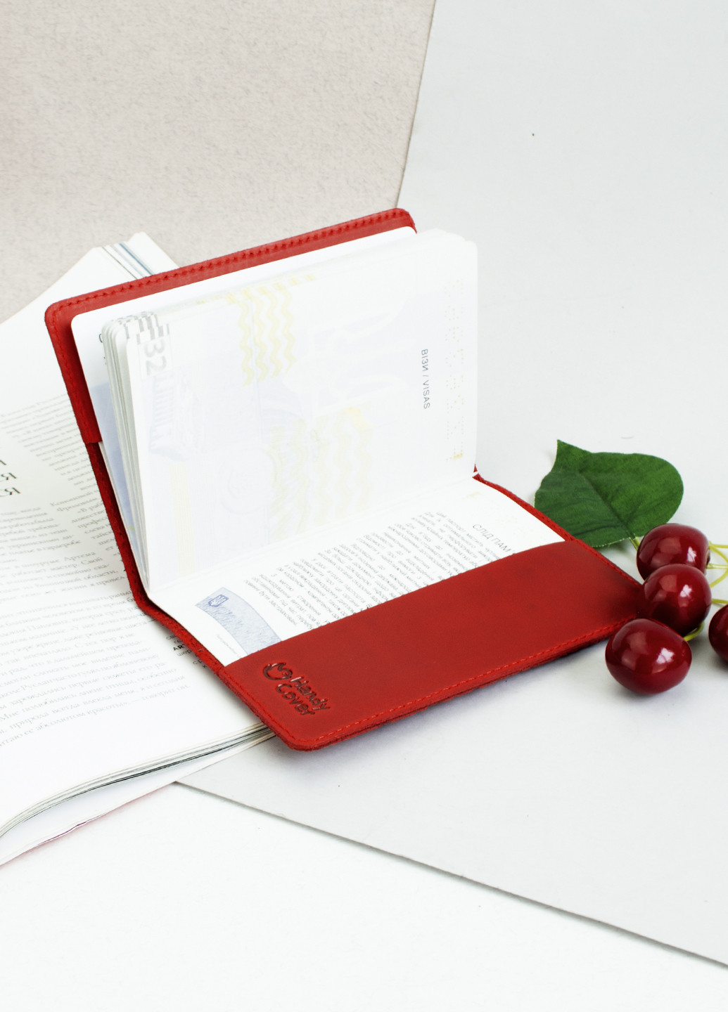 Подарунковий жіночий набір №60 "Ukraine" (червоний) у коробці: обкладинка на паспорт + права HandyCover (253582511)