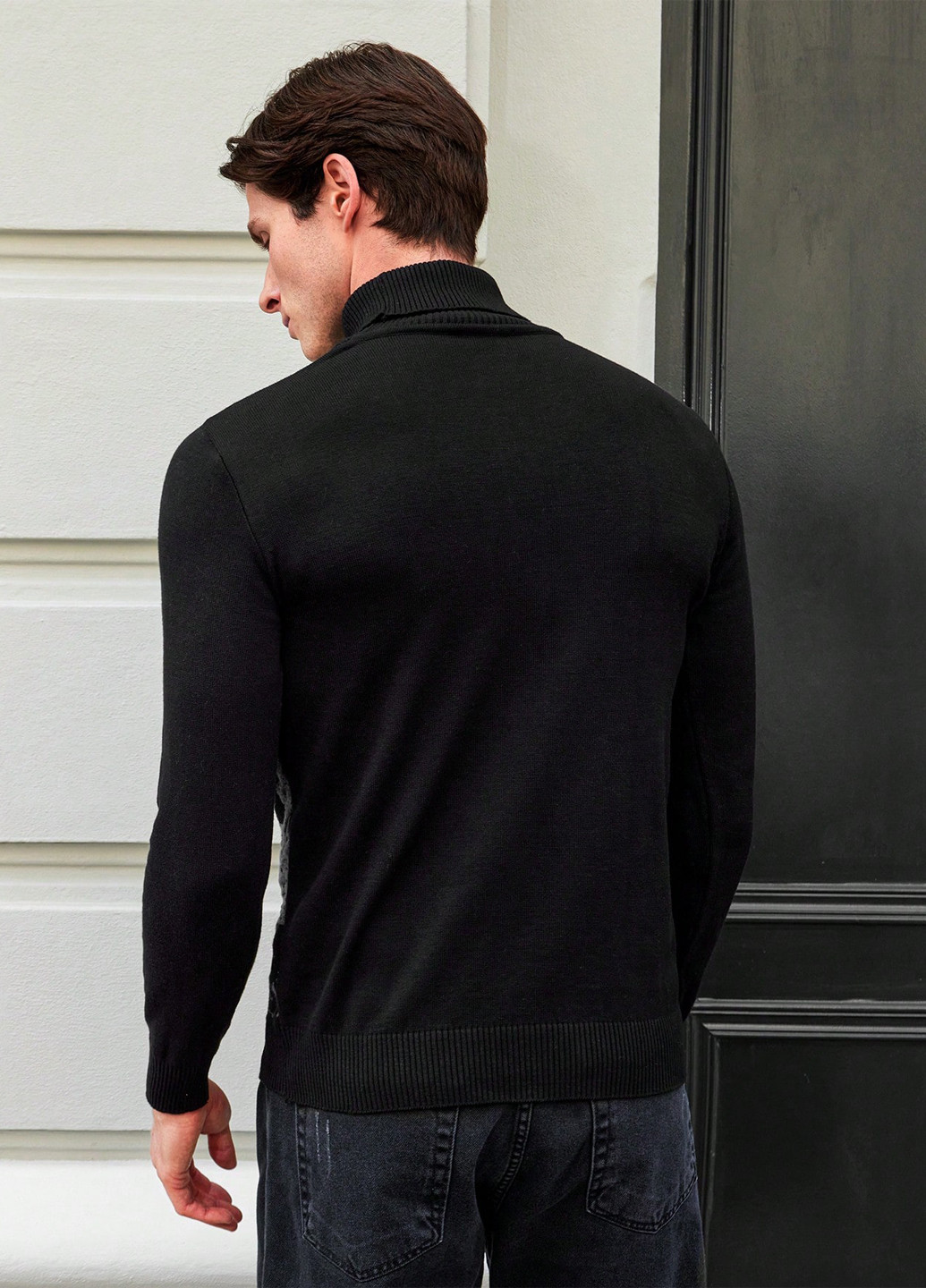 Чорний демісезонний светр SHEIN