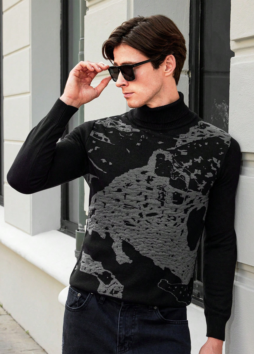 Чорний демісезонний светр SHEIN