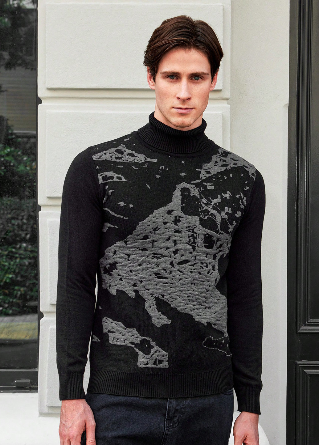 Чорний демісезонний светр SHEIN