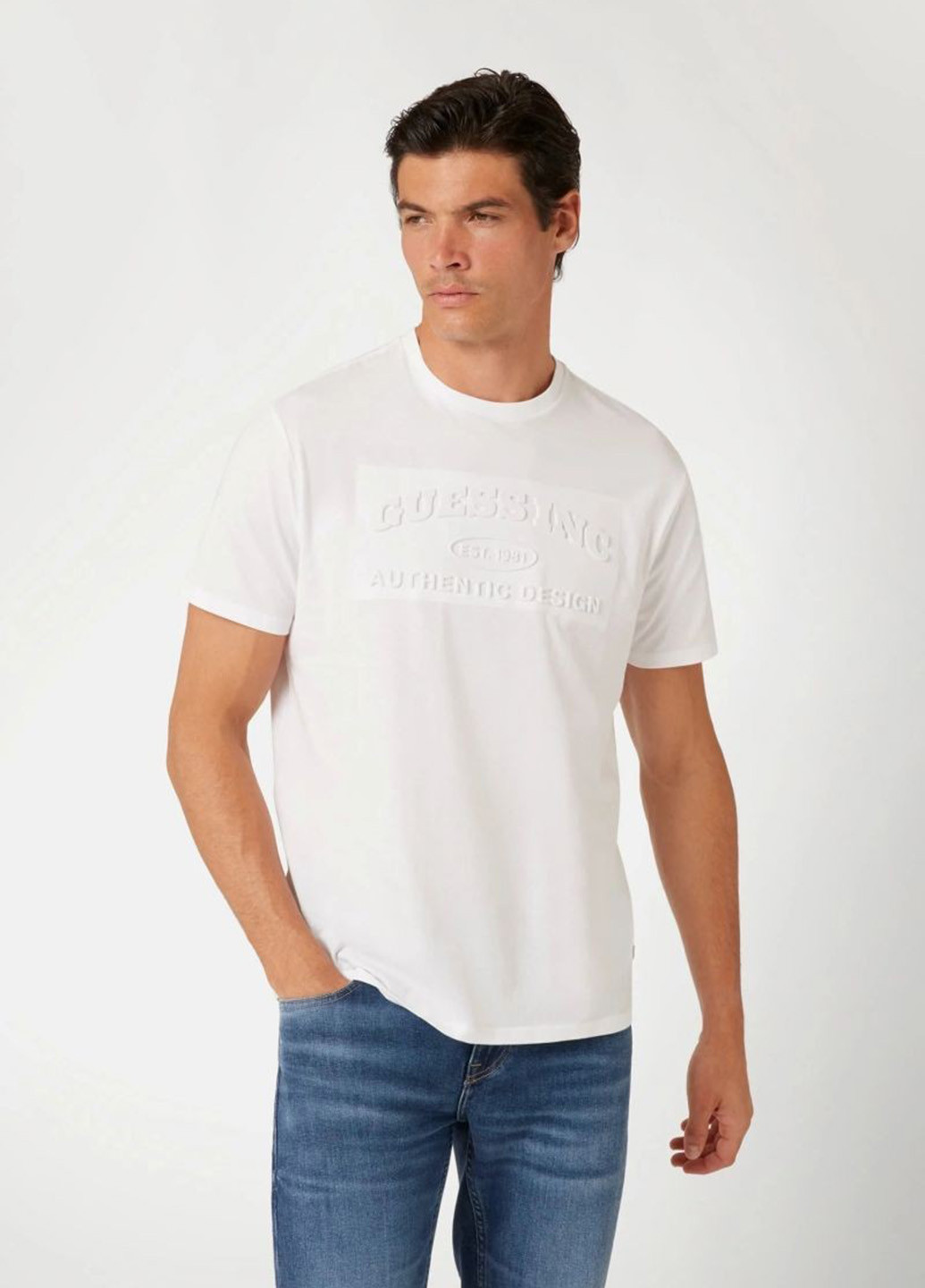 Белая футболка Guess