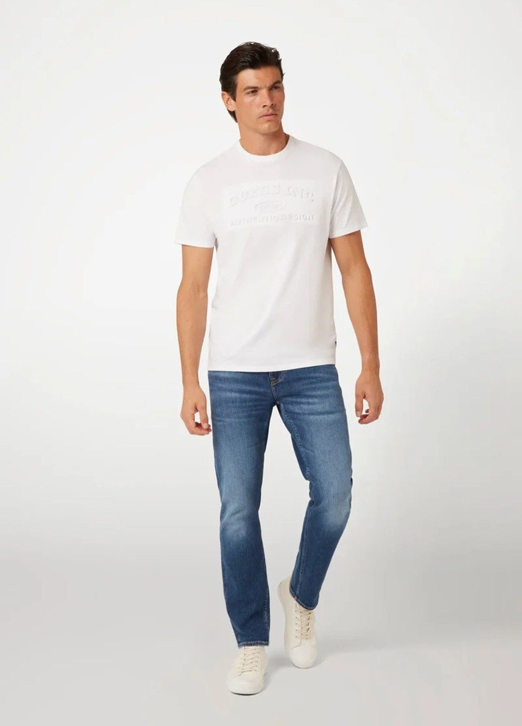 Белая футболка Guess