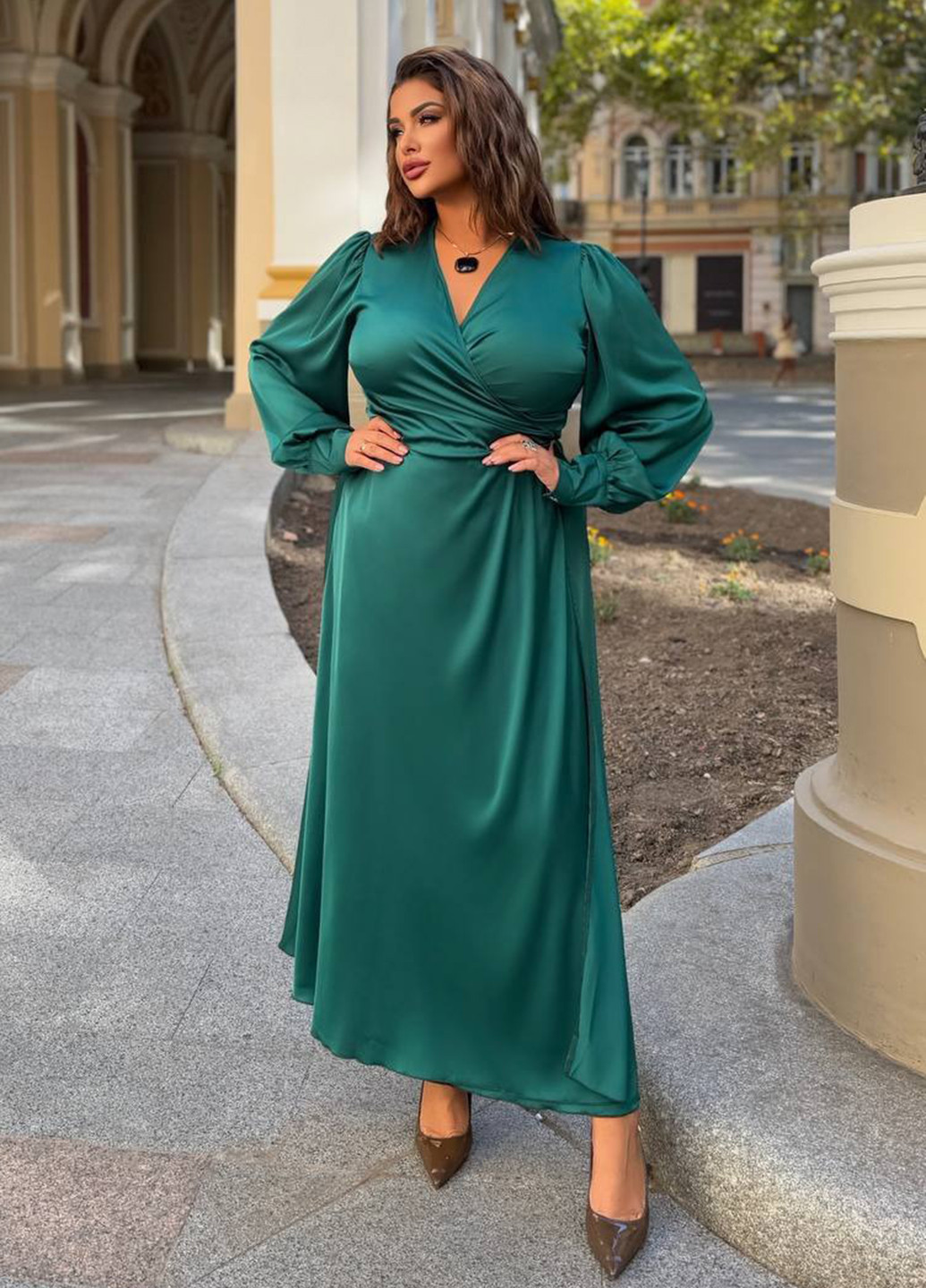 Бутылочное зеленое праздничный платье на запах No Brand однотонное