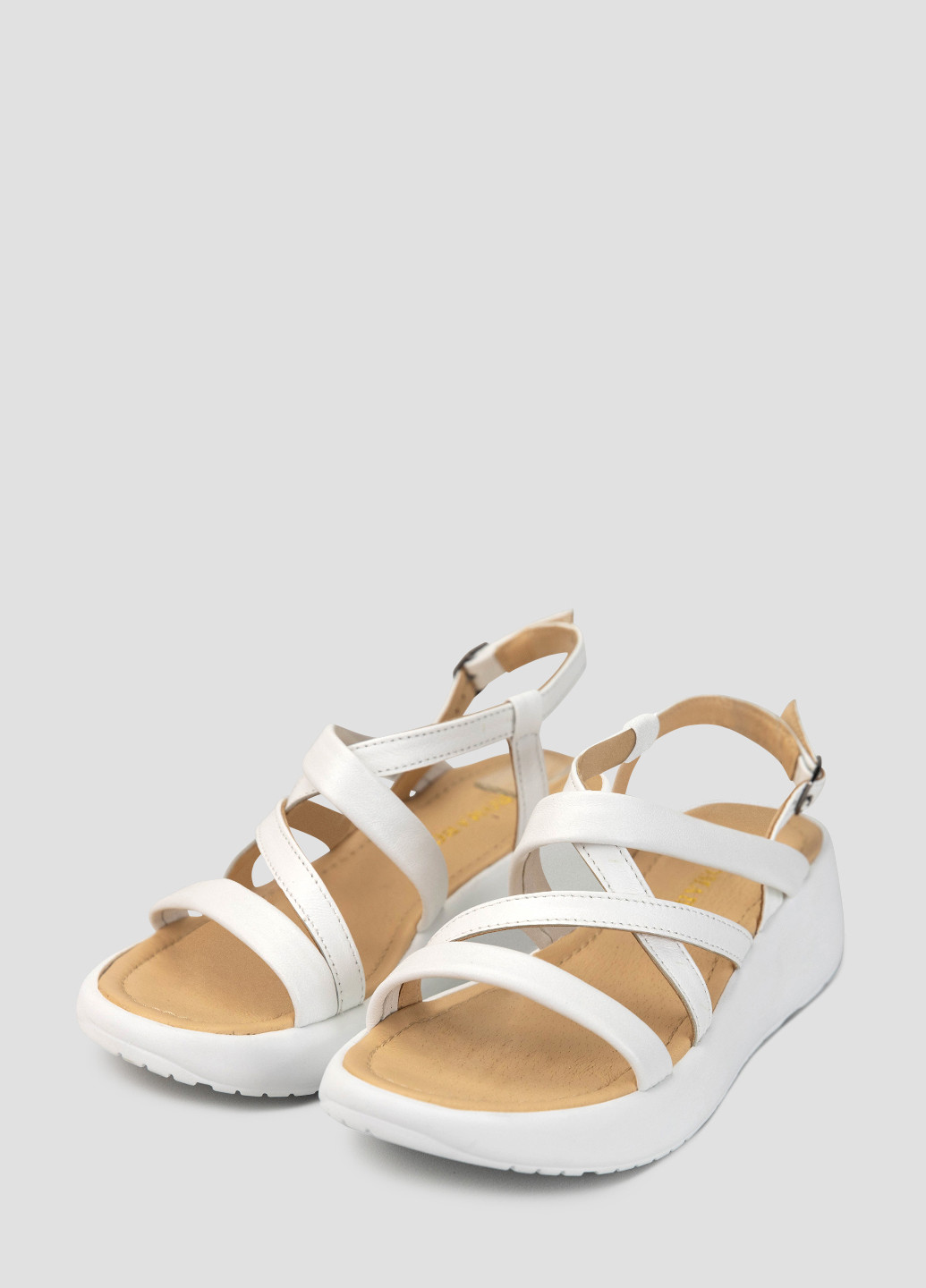 Белые босоножки Alromaro с ремешком