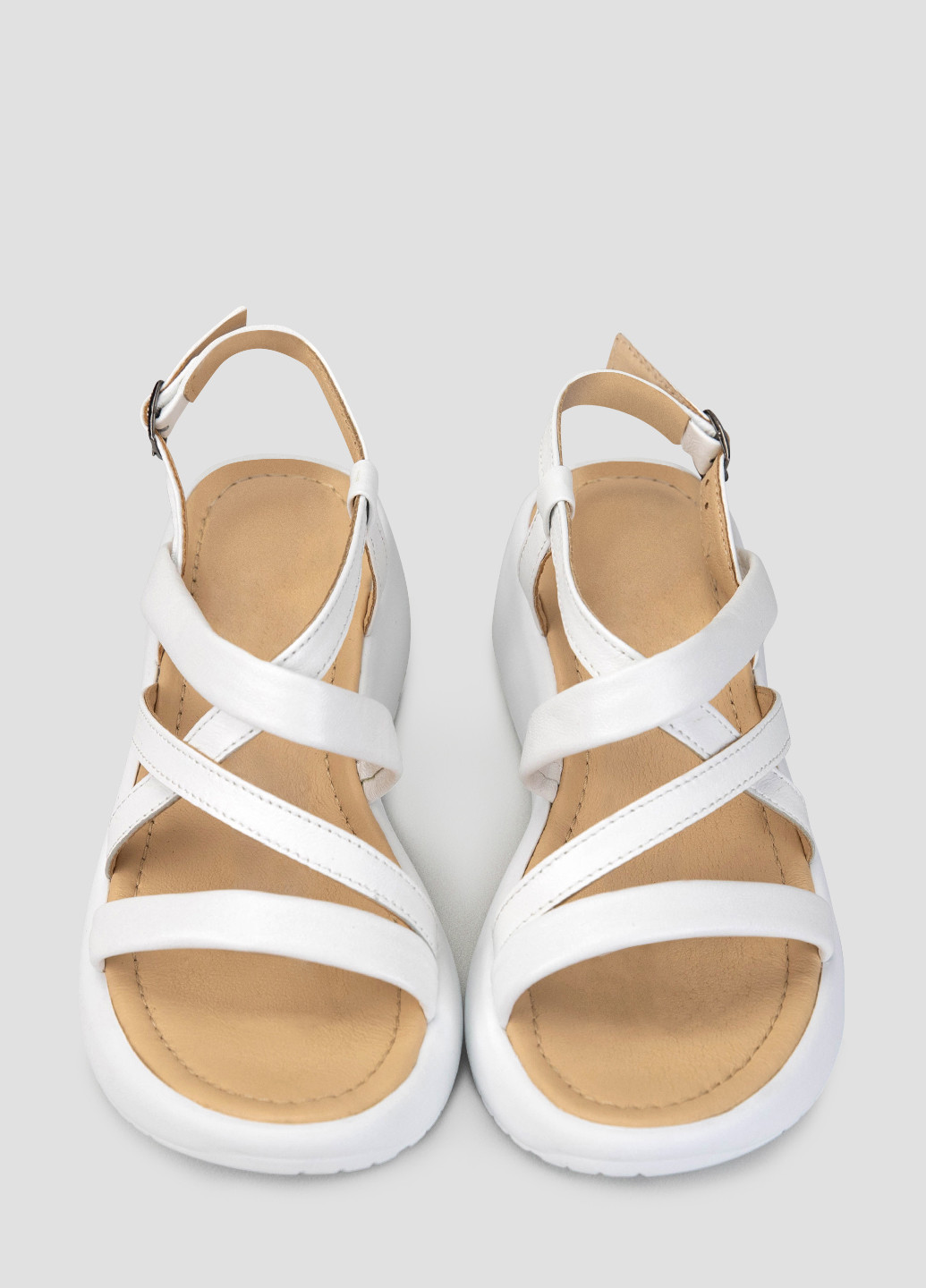 Белые босоножки Alromaro с ремешком