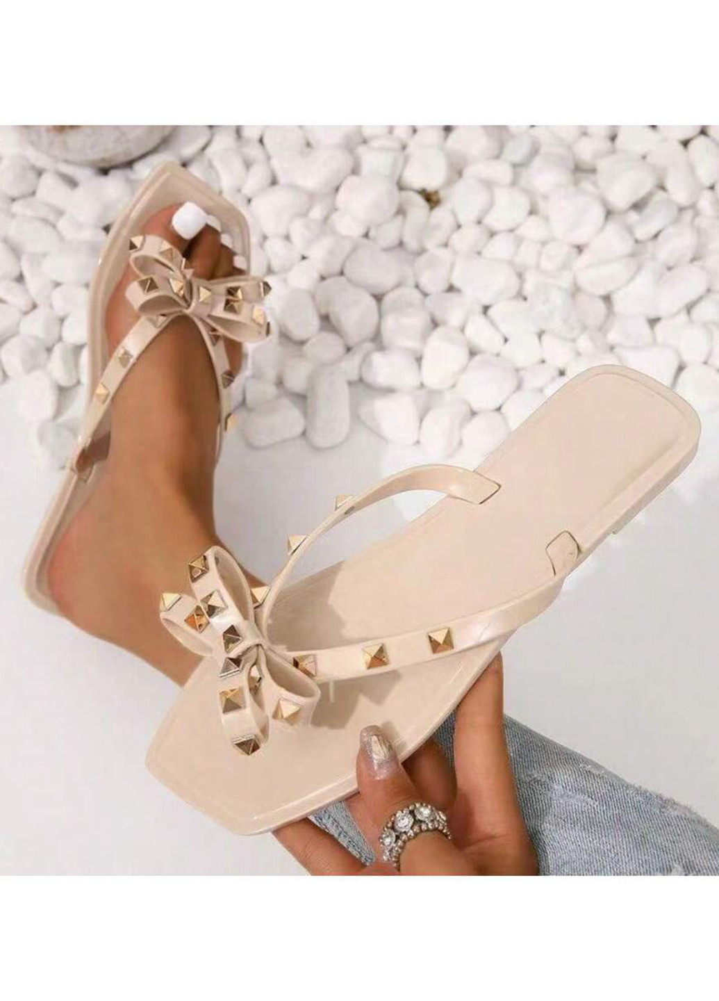 Светло-бежевые кэжуал, пляжные вьетнамки SHEIN с бантом, с шипами, с заклепками