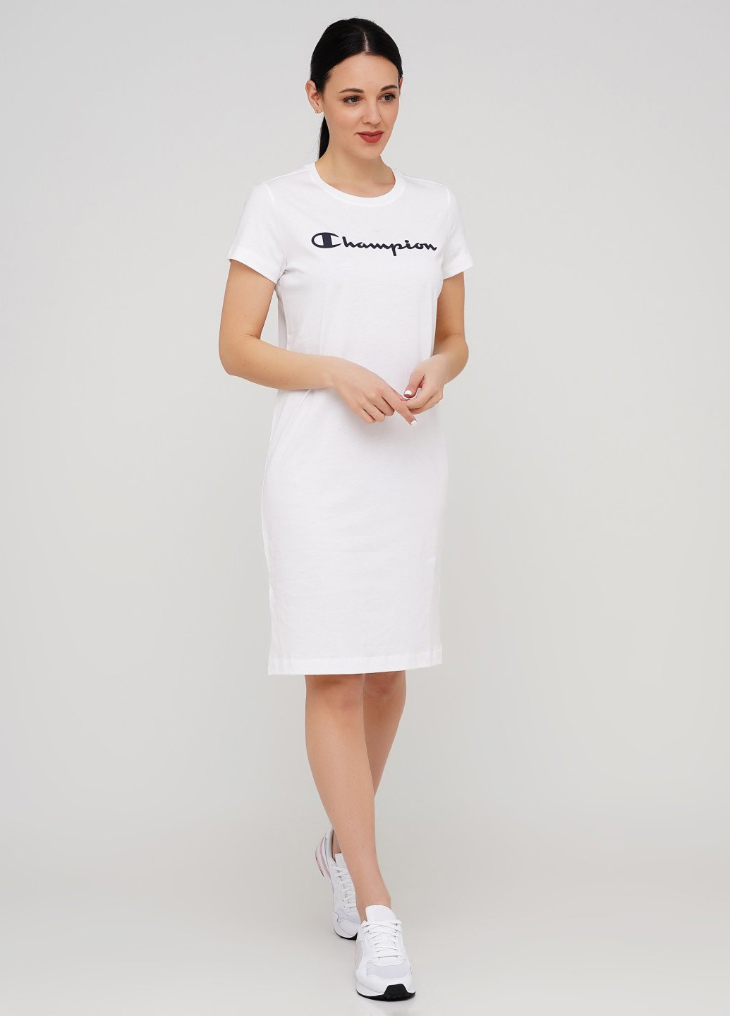 Белое спортивное платье платье-футболка Champion с логотипом