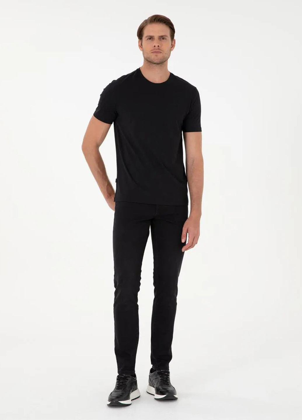 Черная футболка Pierre Cardin