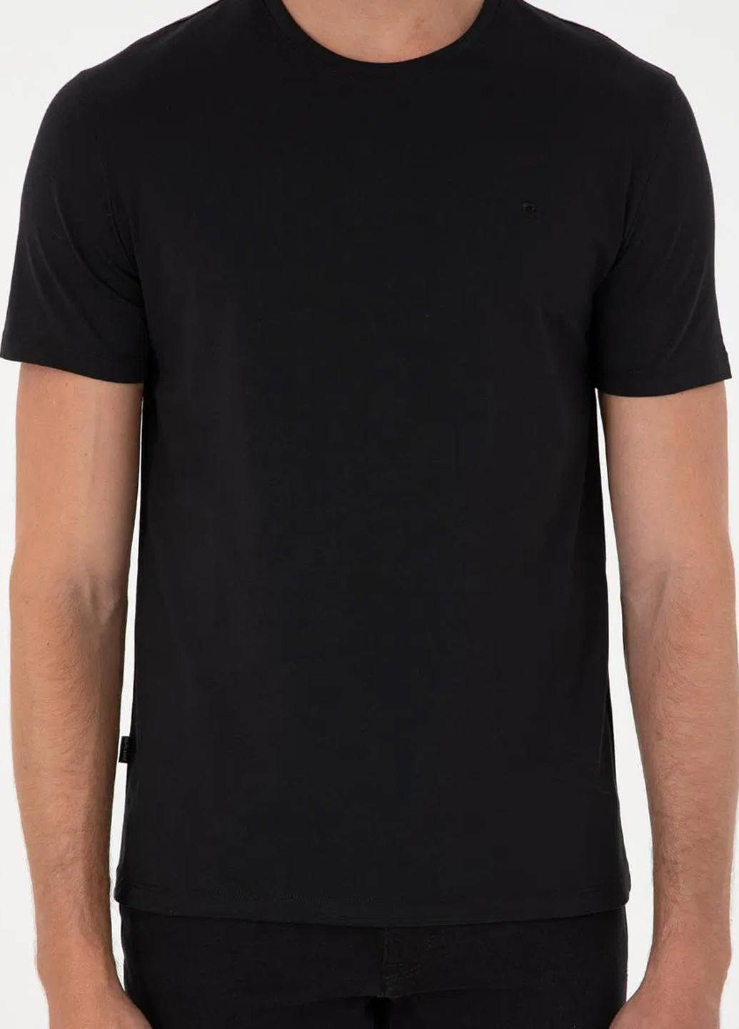 Черная футболка Pierre Cardin