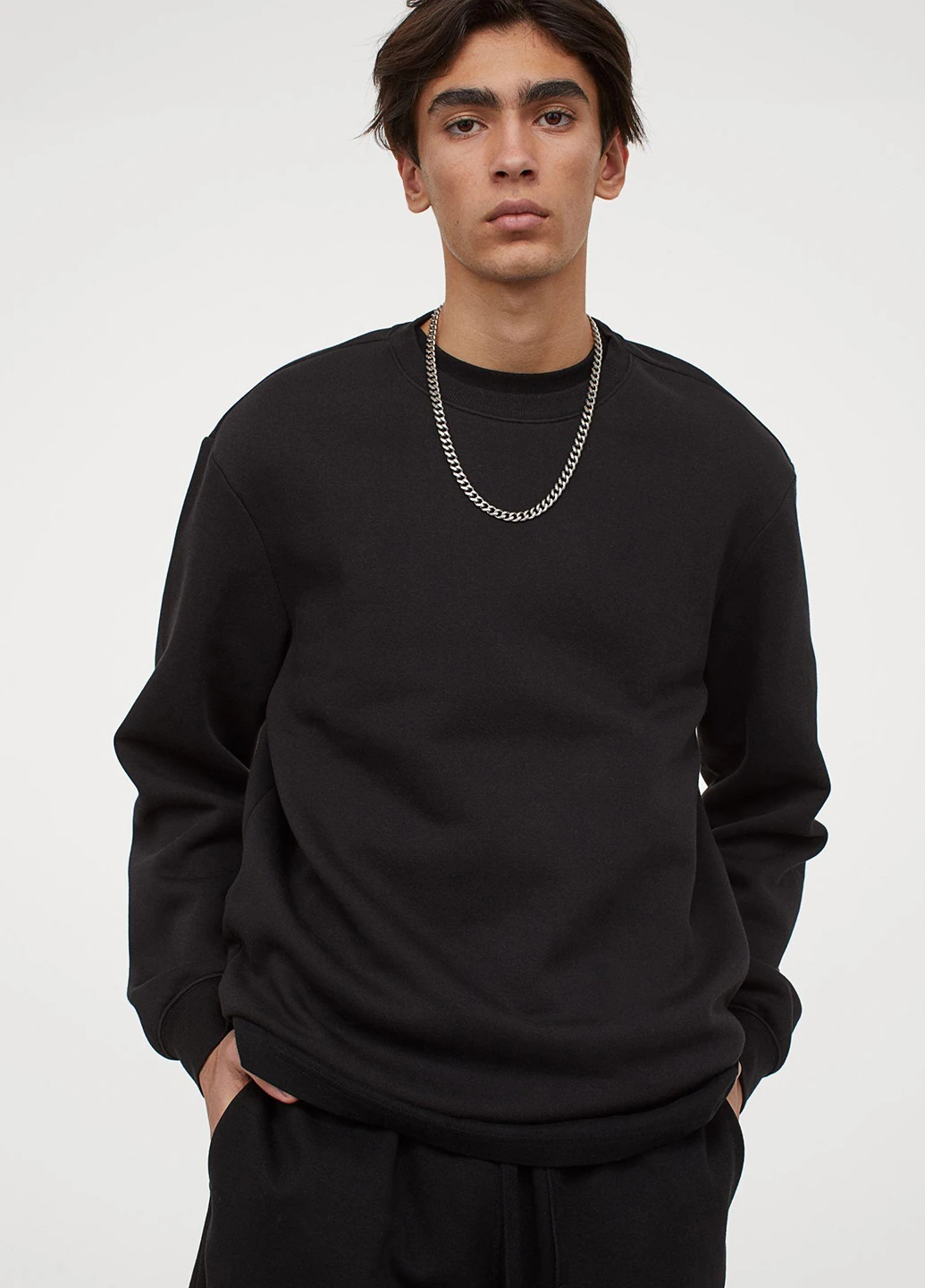 Черный свитшот H&M однотонный без декора (247320239)