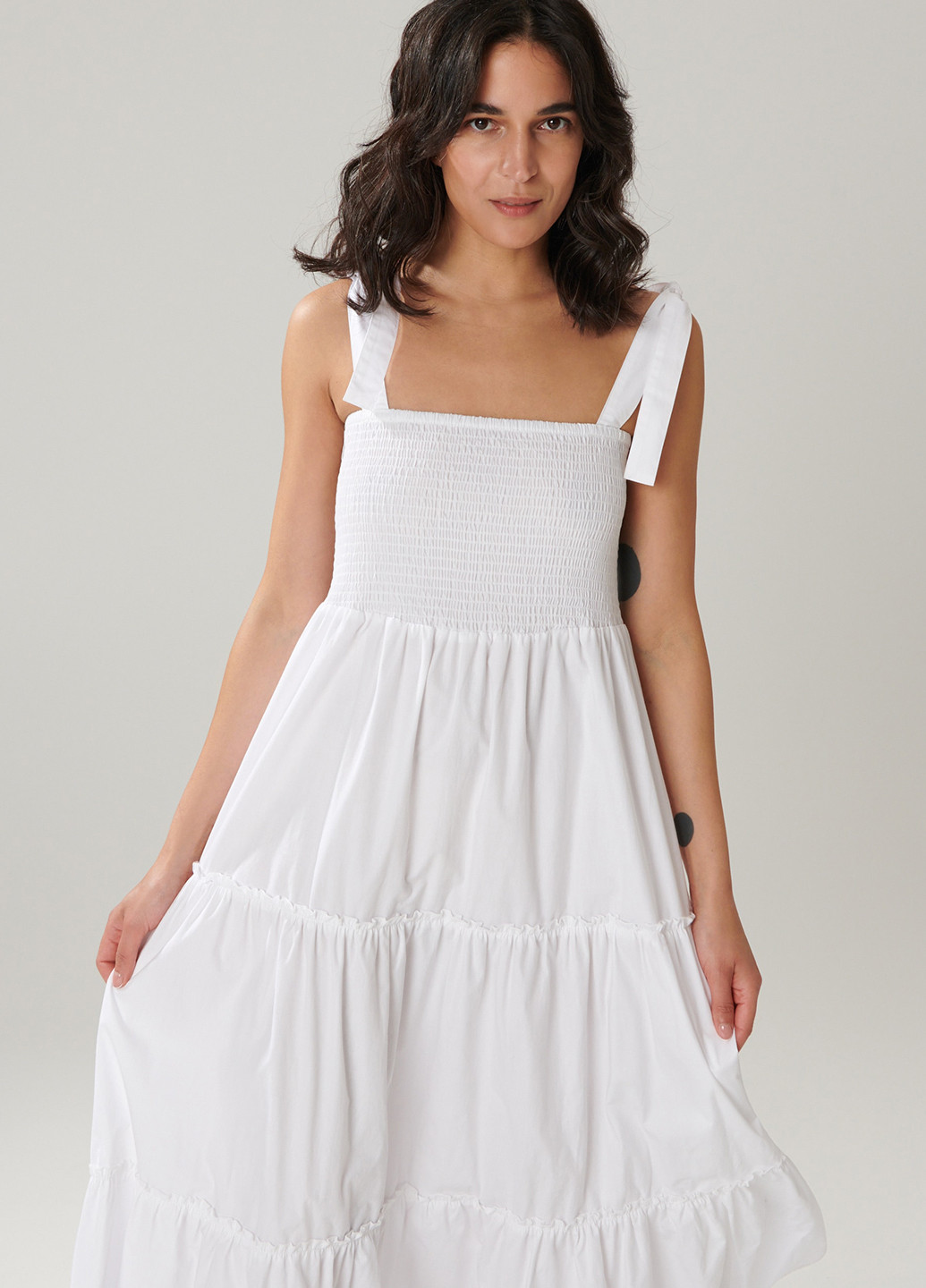 Белое кэжуал платье Sinsay однотонное