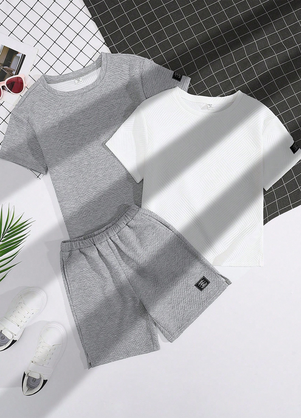 Комбінований літній комплект (2 футболки, шорти) SHEIN