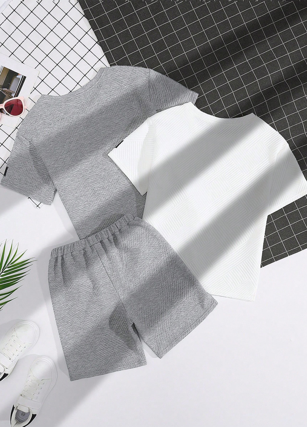 Комбінований літній комплект (2 футболки, шорти) SHEIN