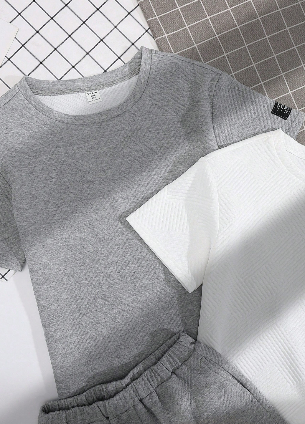 Комбінований літній комплект (2 футболки, шорти) SHEIN