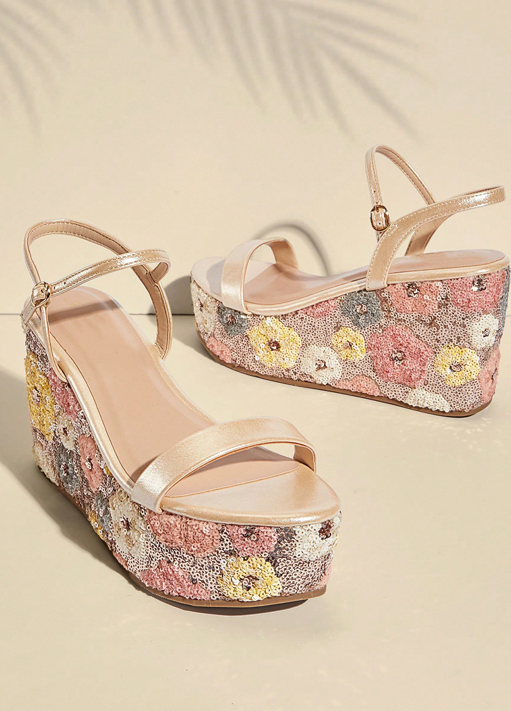 Золотые босоножки SHEIN с ремешком с пайетками