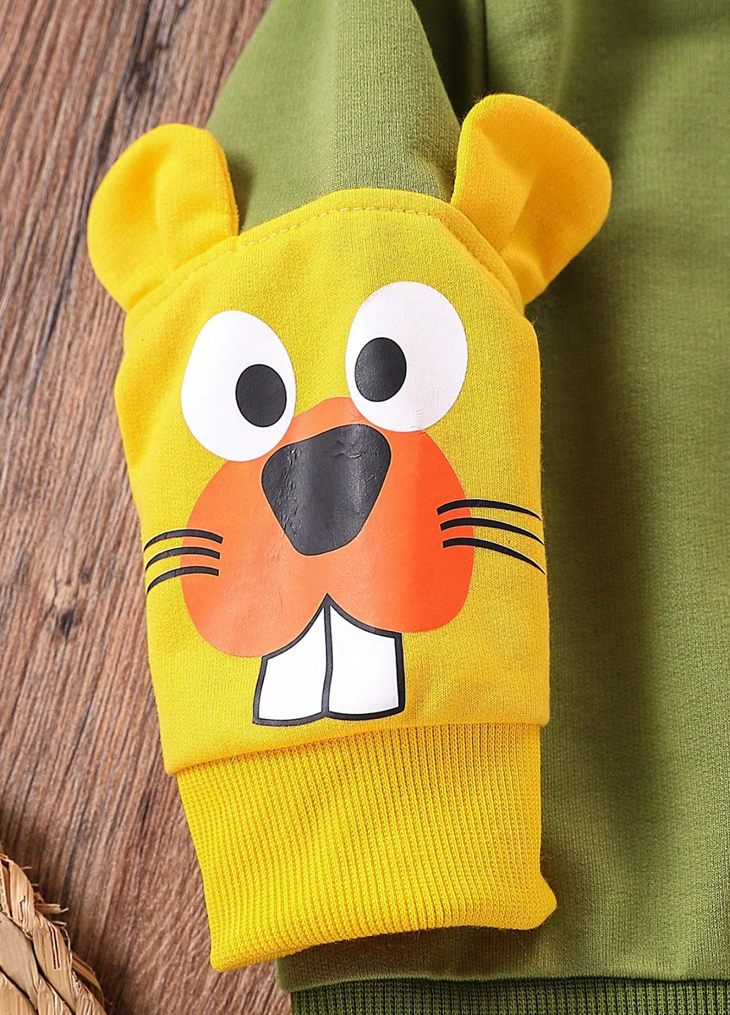 Оливковый (хаки) демисезонный костюм (свитшот, брюки) брючный SHEIN