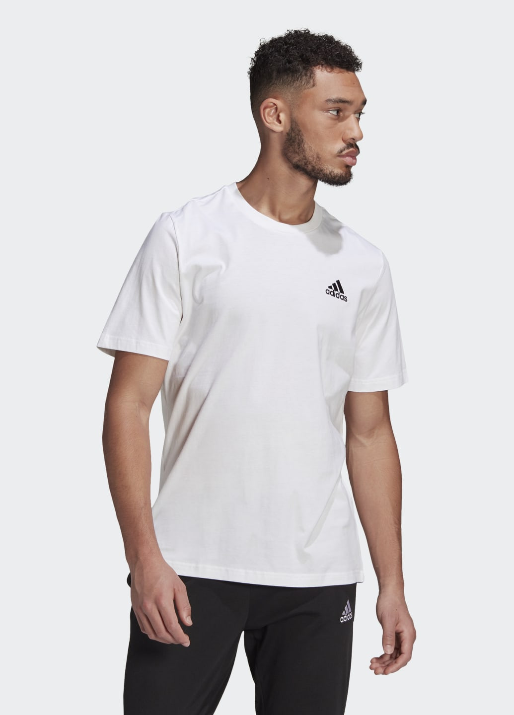 Біла футболка essentials embroidered small logo adidas