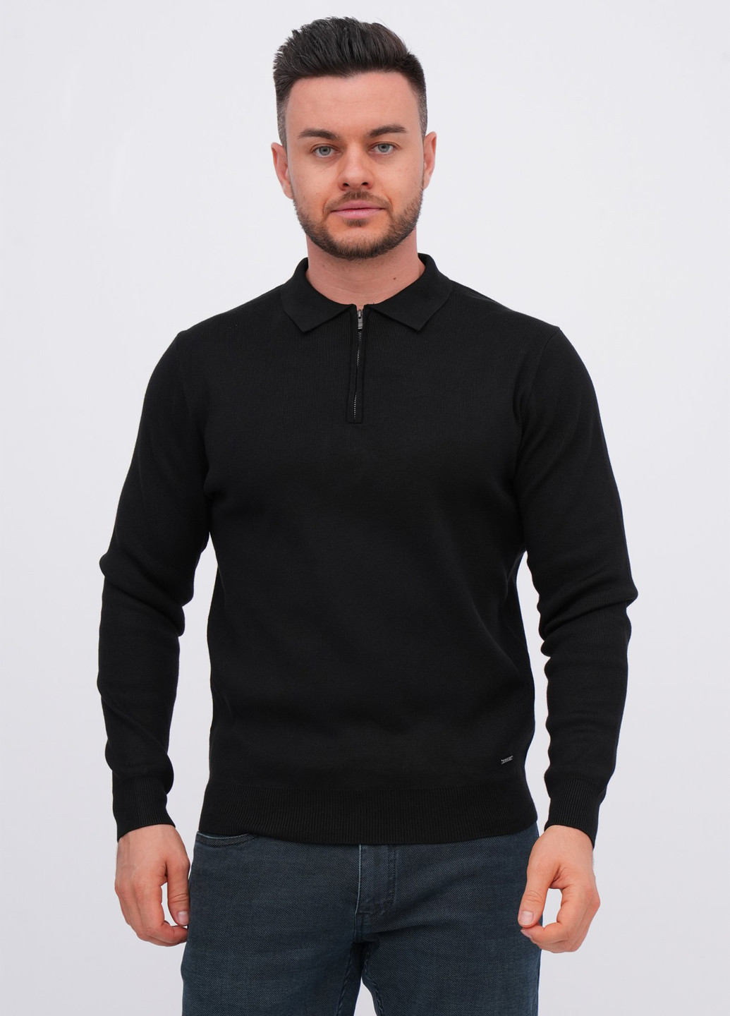 Черный демисезонный свитер K.O.R