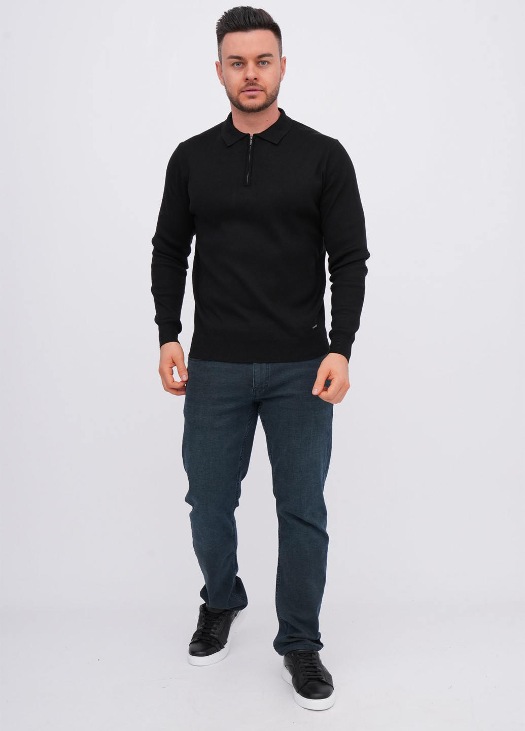 Черный демисезонный свитер K.O.R