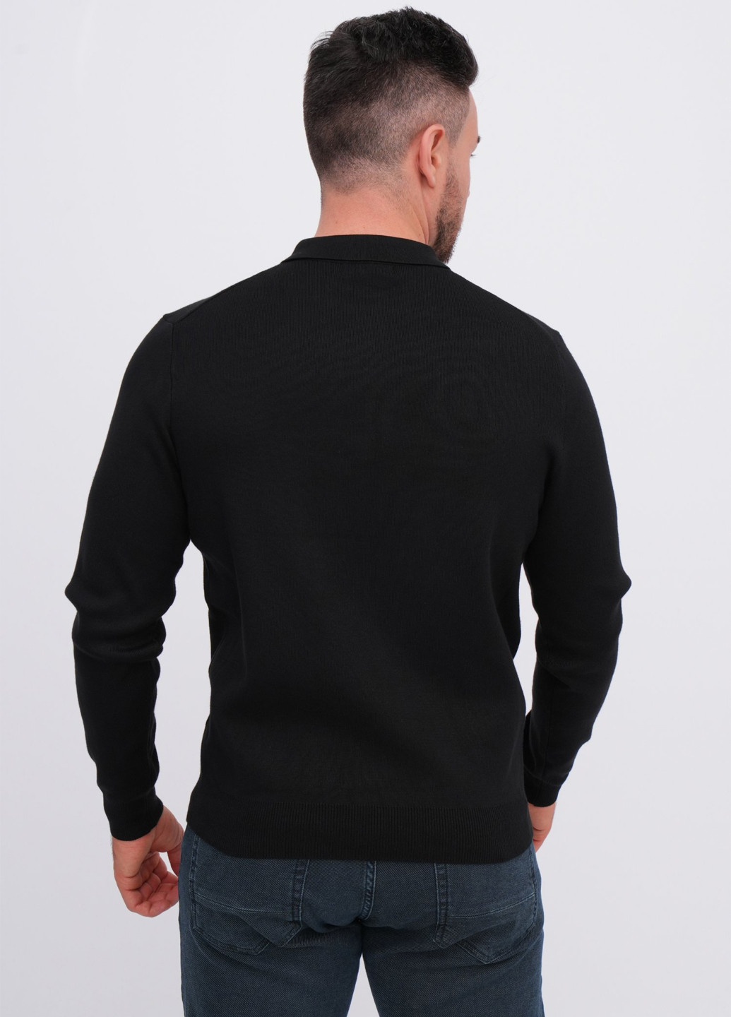 Черный демисезонный свитер K.O.R