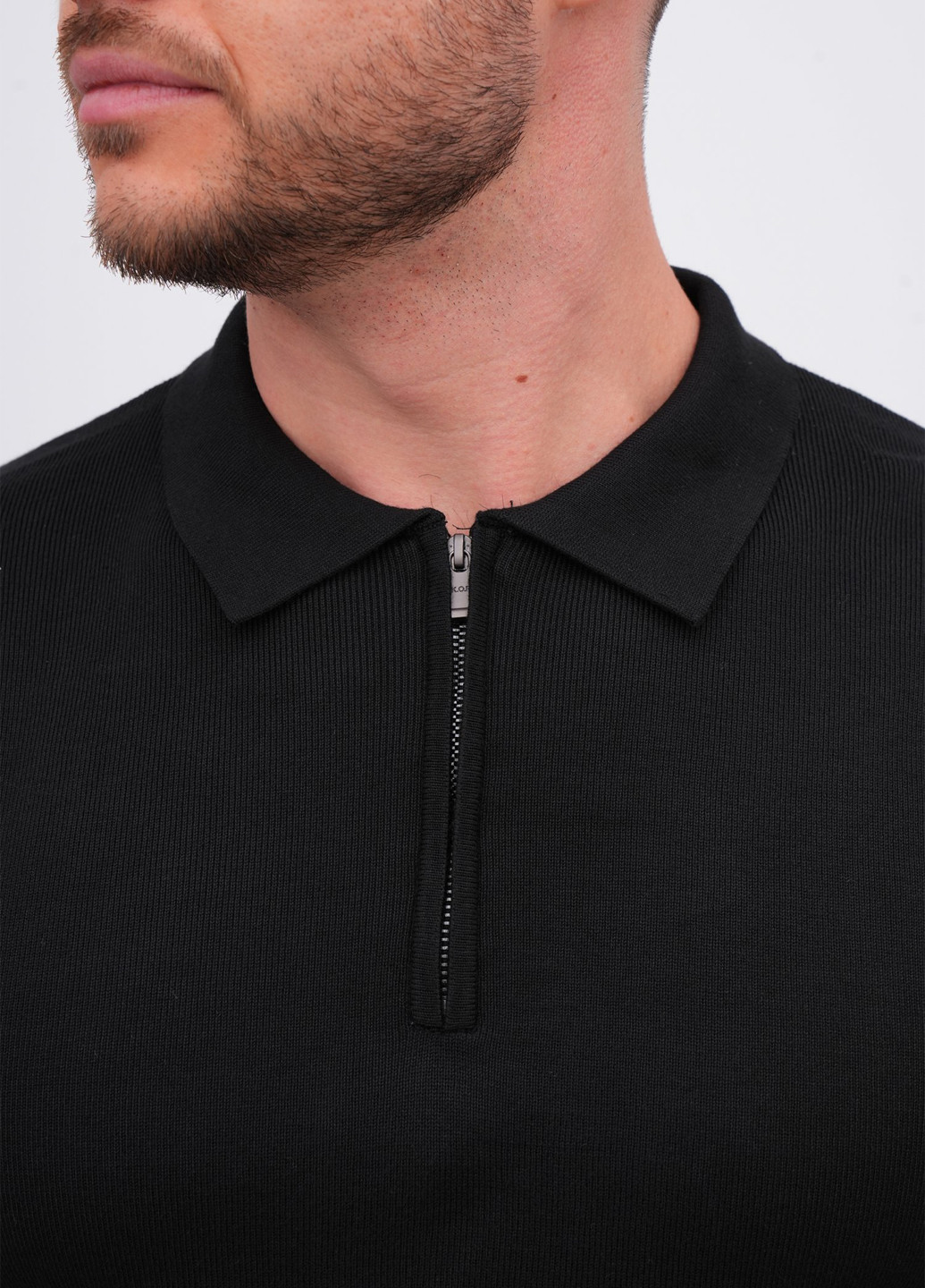 Черный демисезонный свитер K.O.R