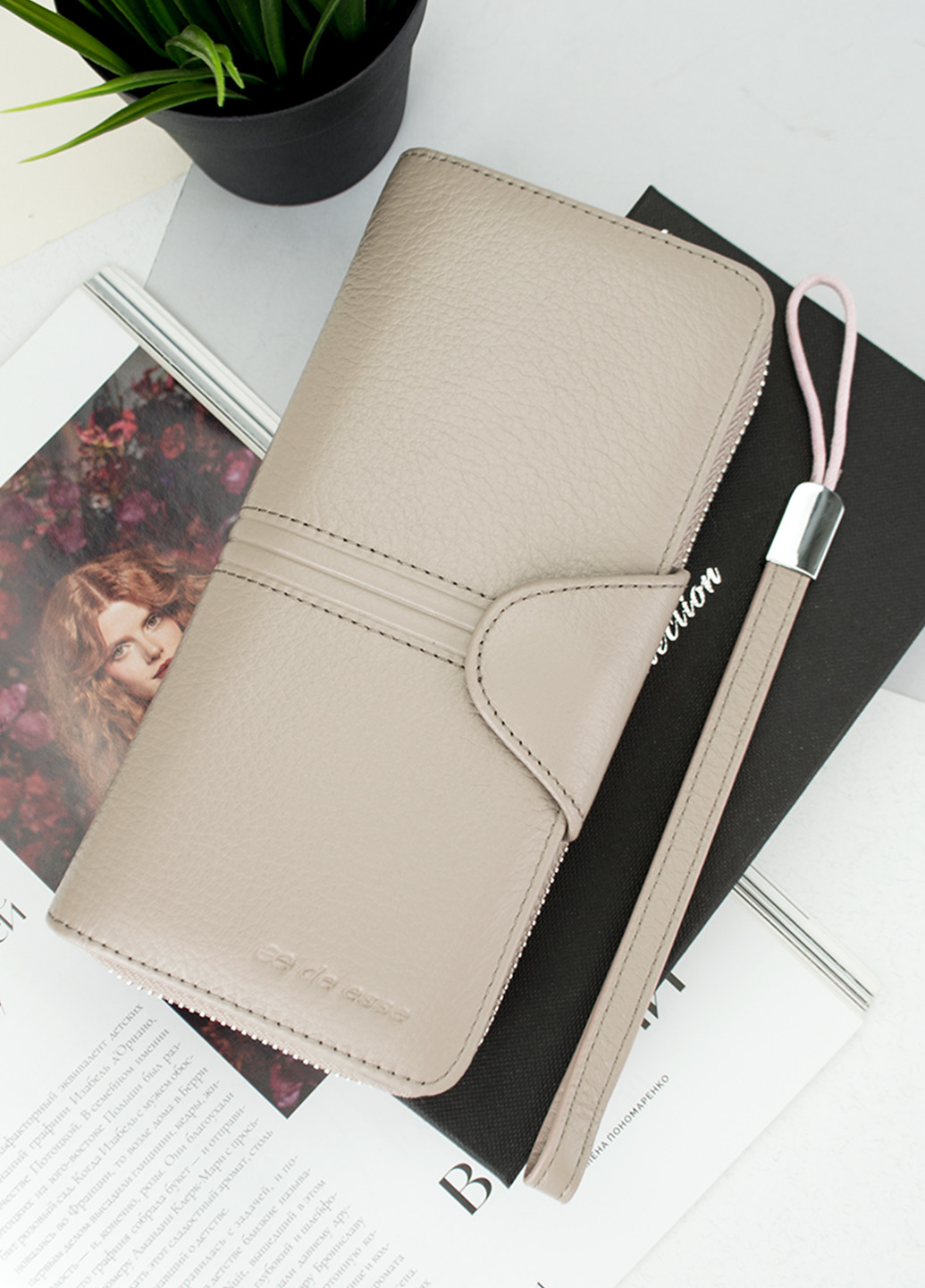 Кошелек женский кожаный LC14621-GD25 большой з ремешком нюдовый De Esse (253942918)