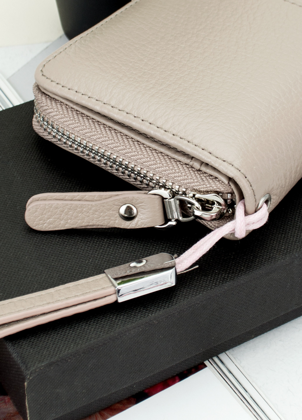 Кошелек женский кожаный LC14621-GD25 большой з ремешком нюдовый De Esse (253942918)