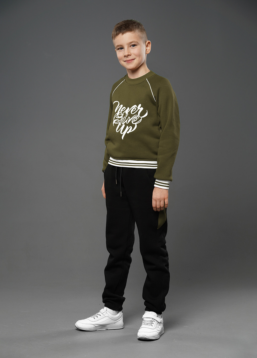 Sinthia свитшот надпись хаки casual надпись хаки кэжуал