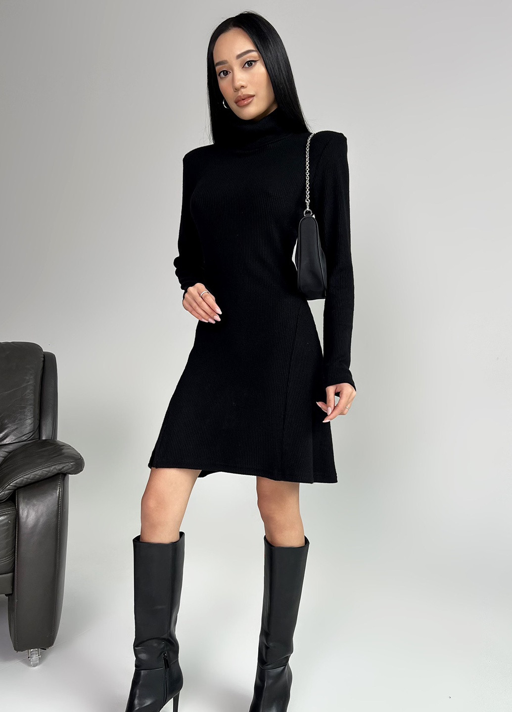Черное повседневный мини платье с разрезами Jadone Fashion