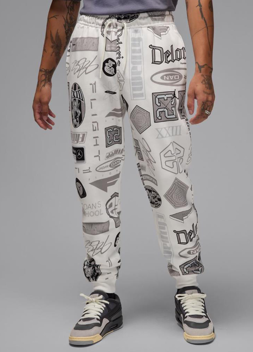 Белые спортивные демисезонные джоггеры брюки Jordan