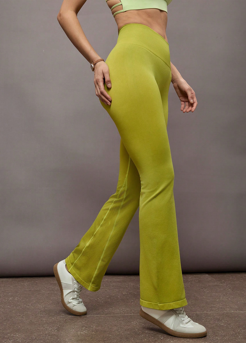 Салатовые демисезонные леггинсы SHEIN