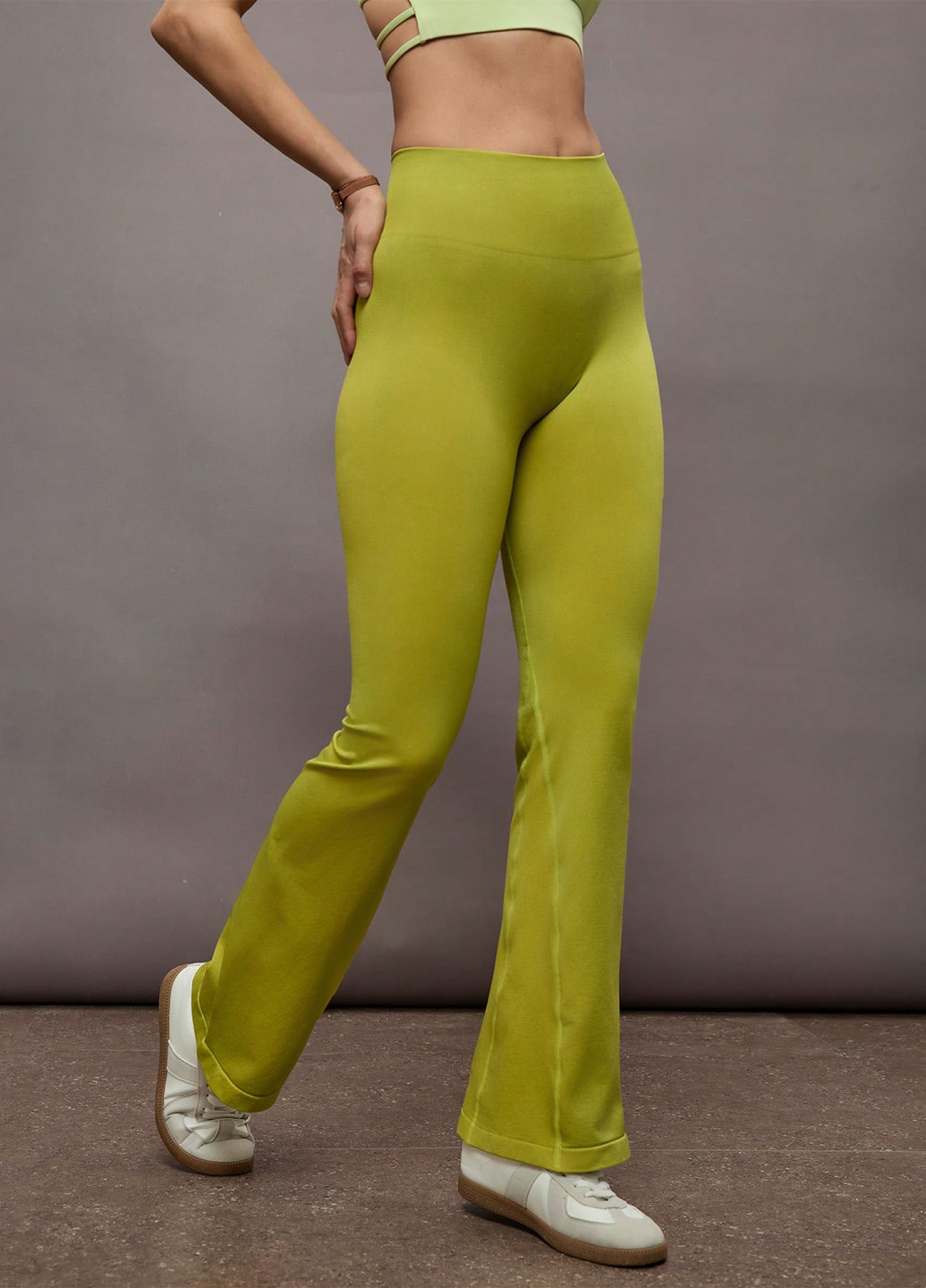 Салатовые демисезонные леггинсы SHEIN