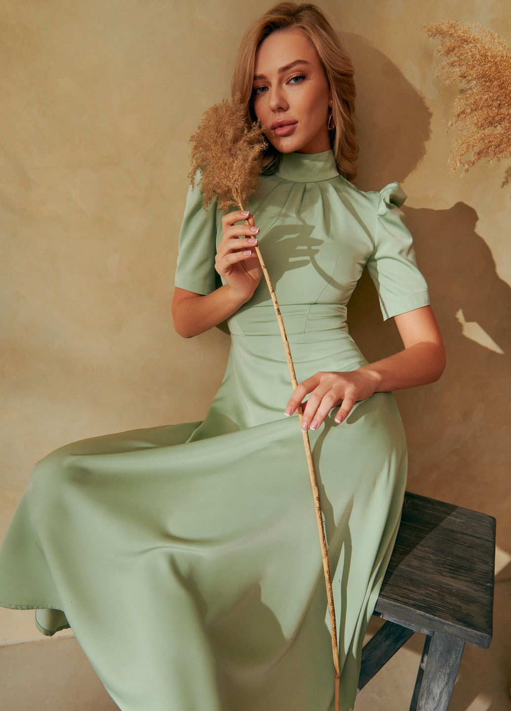 Мятное кэжуал атласное платье ментолового оттенка Gepur однотонное