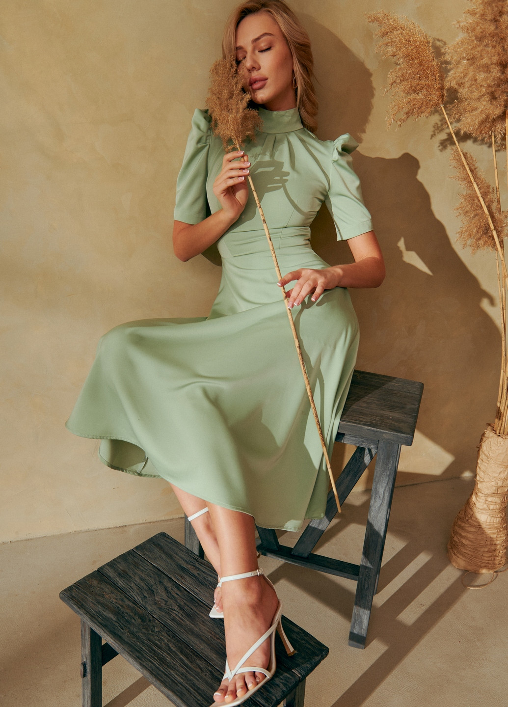 Мятное кэжуал атласное платье ментолового оттенка Gepur однотонное