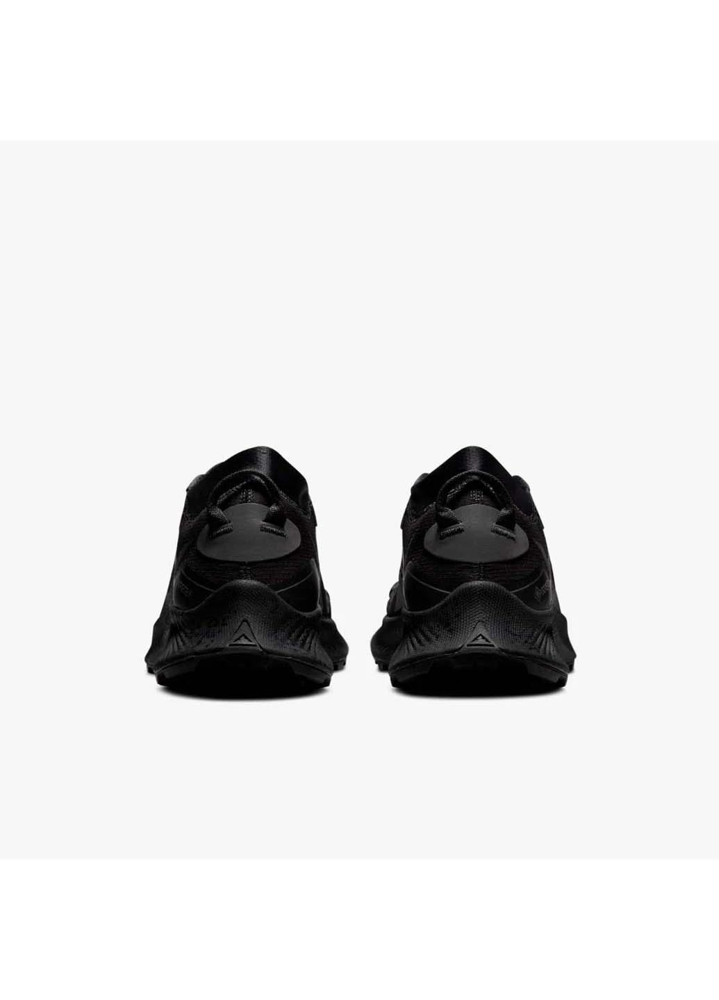 Черные демисезонные кроссовки Nike